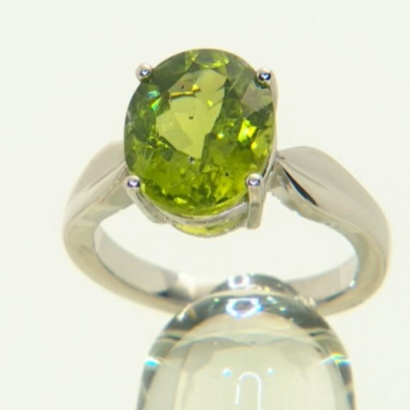 NEW  Green Peridot Over Sterling Silver Solitaire Ring - Picture 1 of 6